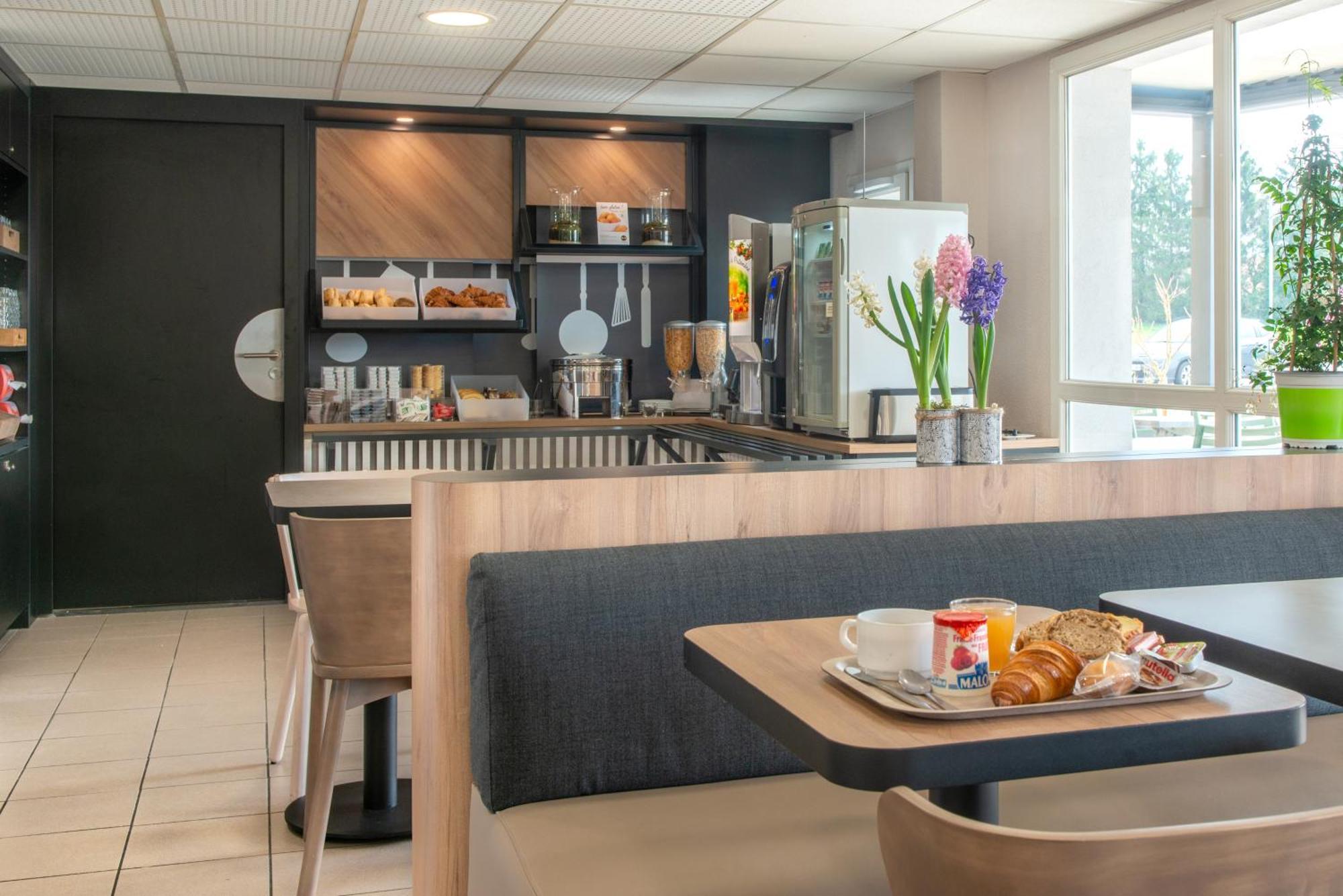 B&B Hotel Cholet Nord Екстериор снимка