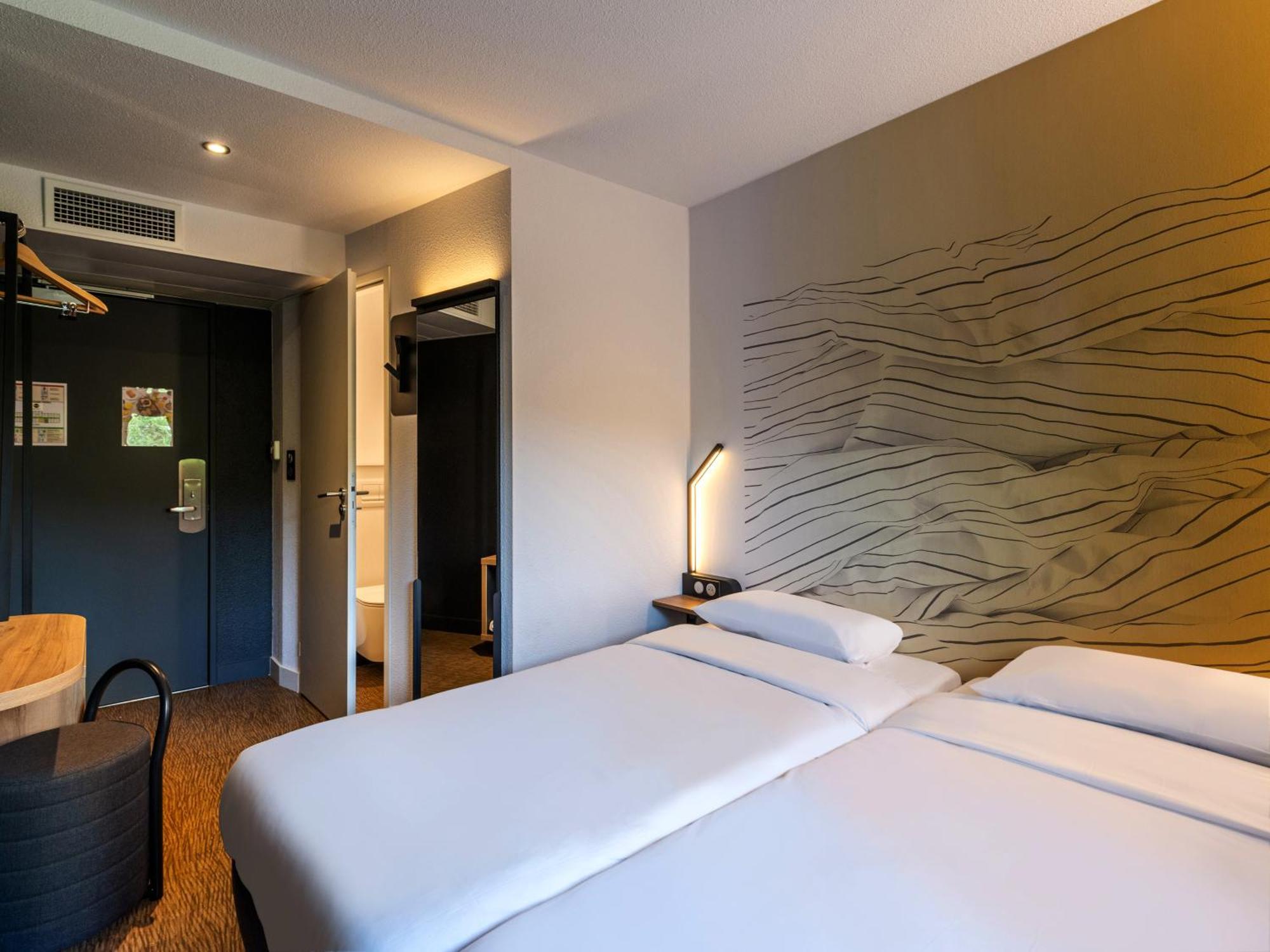 B&B Hotel Cholet Nord Екстериор снимка