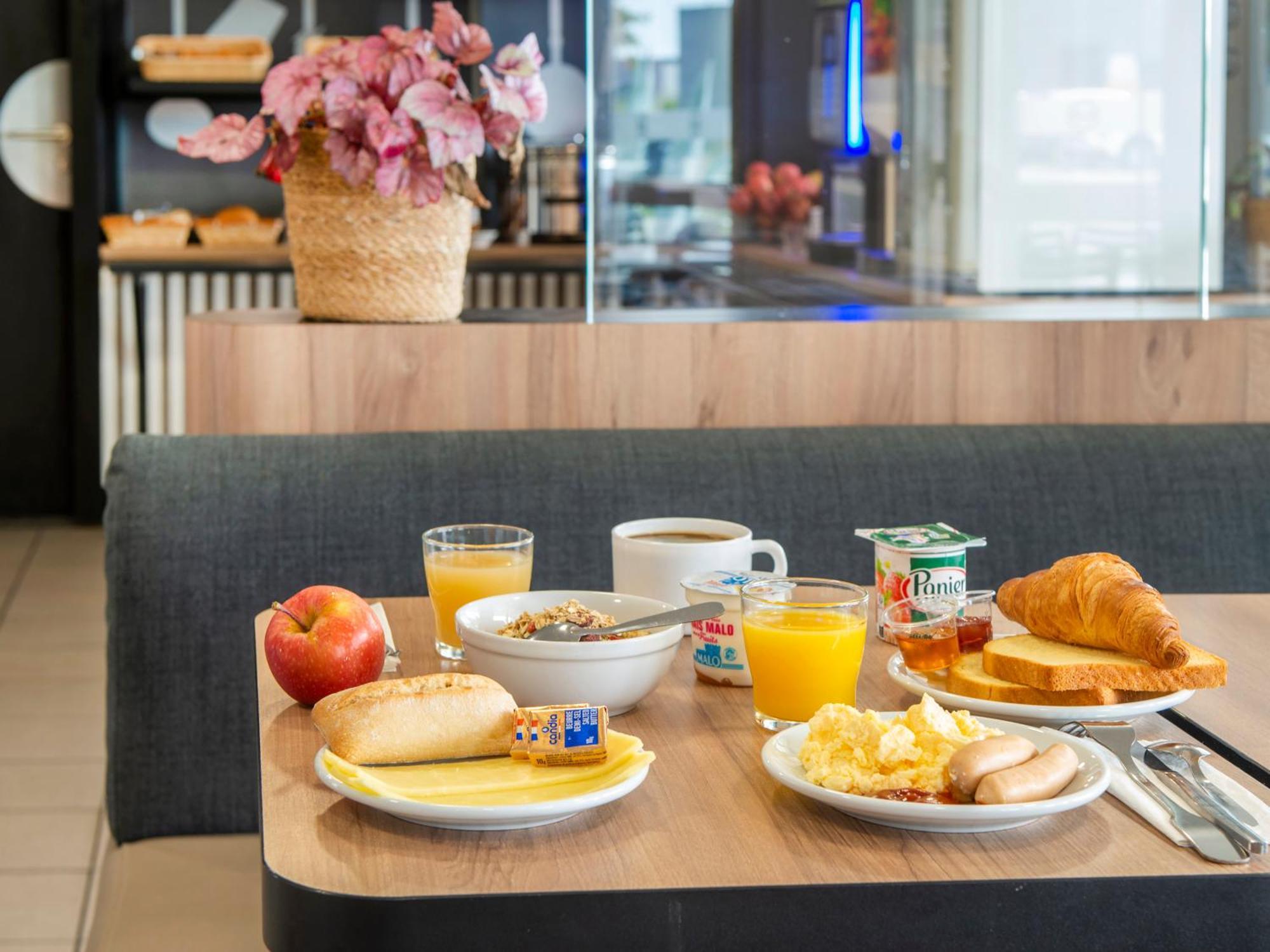 B&B Hotel Cholet Nord Екстериор снимка