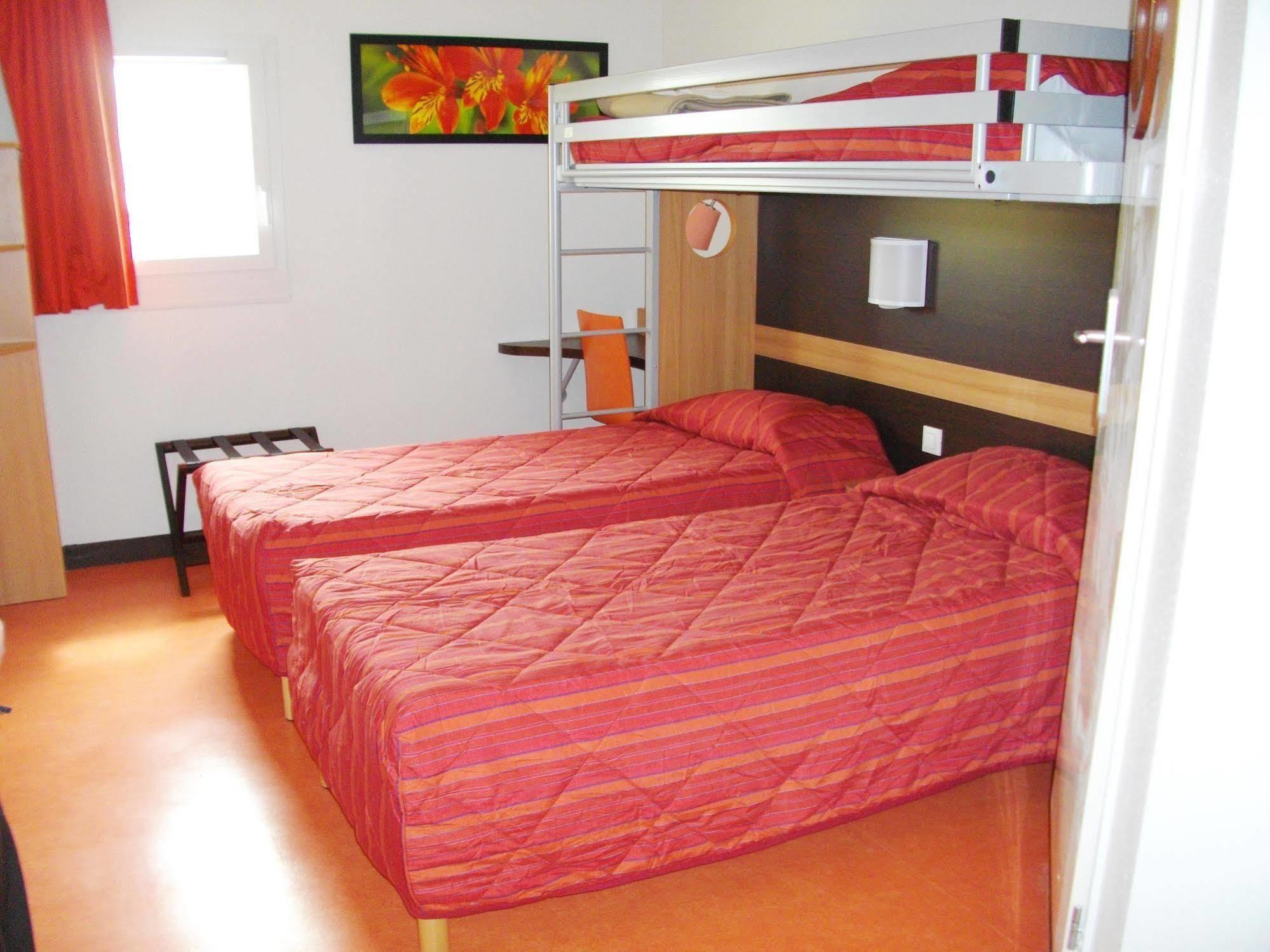B&B Hotel Cholet Nord Екстериор снимка